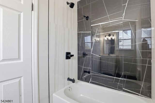 11 Dodd Ter, East Orange City, NJ 07017