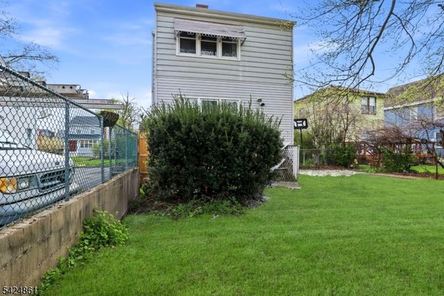 11 Dodd Ter, East Orange City, NJ 07017