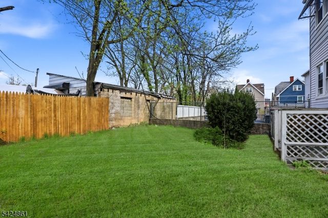 11 Dodd Ter, East Orange City, NJ 07017