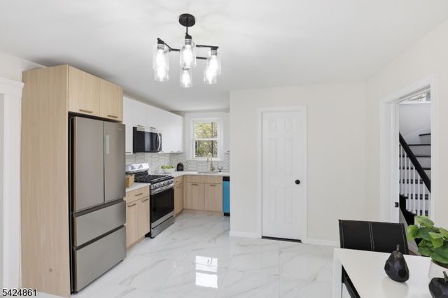 11 Dodd Ter, East Orange City, NJ 07017