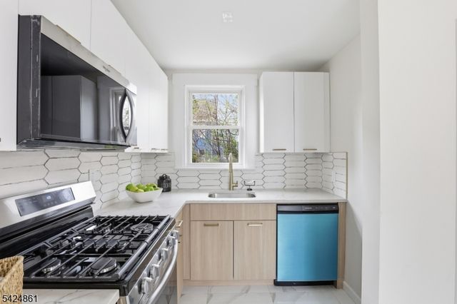 11 Dodd Ter, East Orange City, NJ 07017