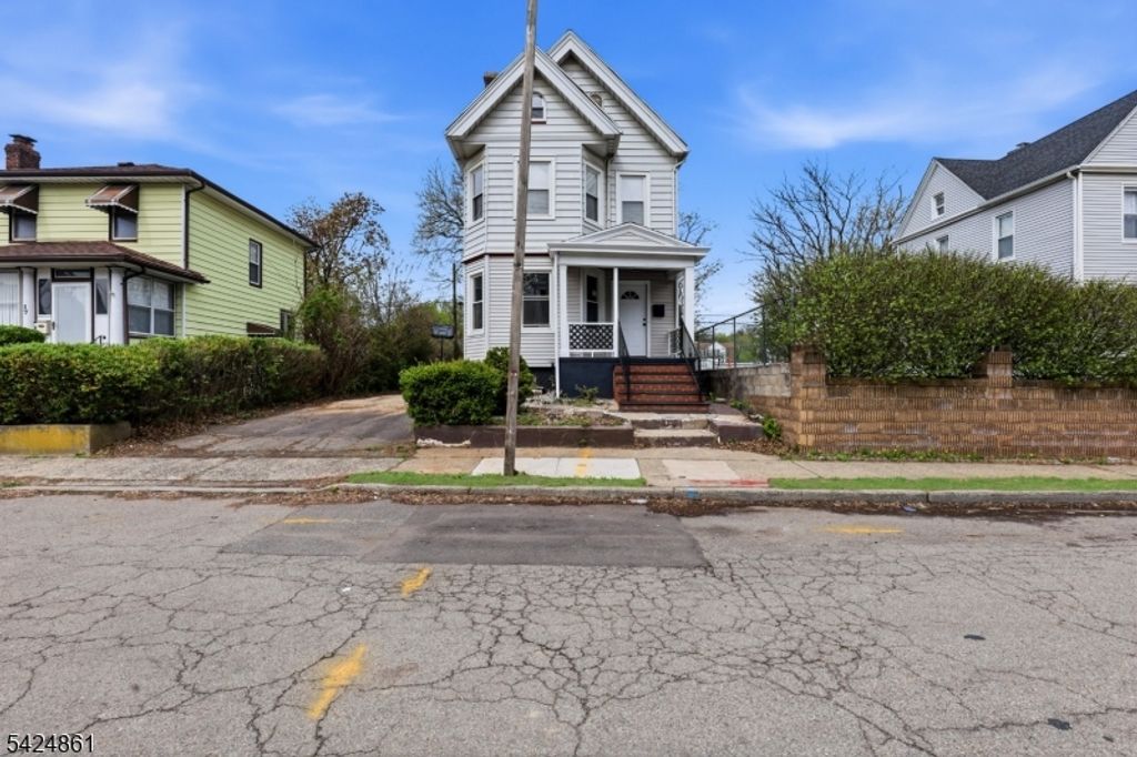 11 Dodd Ter, East Orange City, NJ 07017