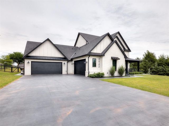 2445 Sandplum Lane, Goldsby, OK 73093