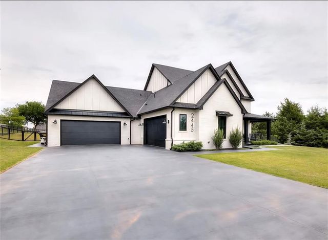 2445 Sandplum Lane, Goldsby, OK 73093