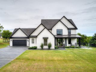 2445 Sandplum Lane, Goldsby, OK 73093