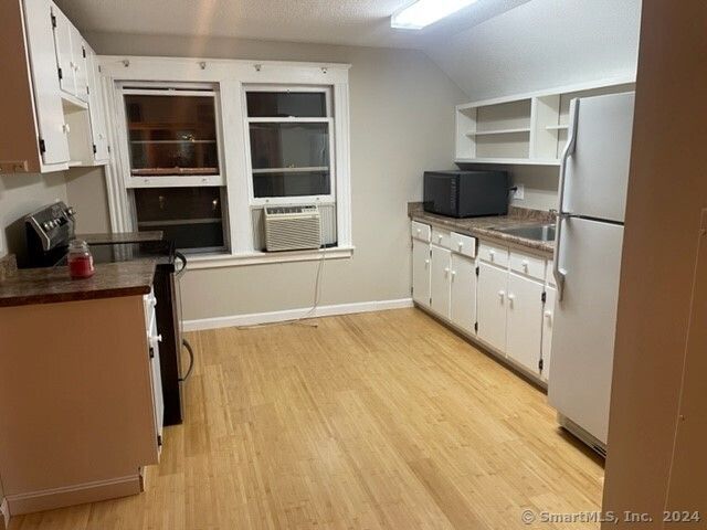 40 Quaker Lane South, West Hartford, CT 06119