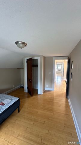 40 Quaker Lane South, West Hartford, CT 06119