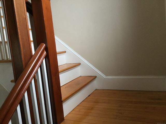 40 Quaker Lane South, West Hartford, CT 06119
