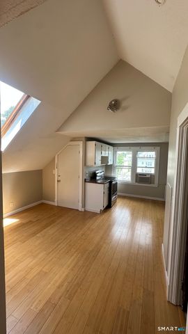 40 Quaker Lane South, West Hartford, CT 06119