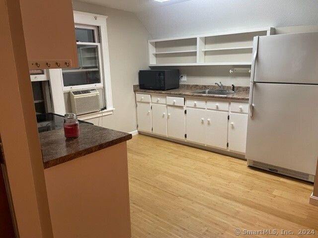40 Quaker Lane South, West Hartford, CT 06119