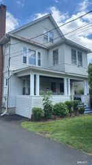 40 Quaker Lane South, West Hartford, CT 06119