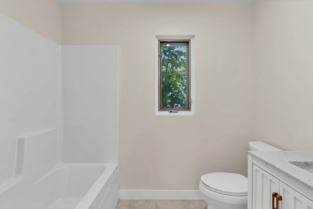 28 S Colonial Ct, Eastborough, KS 67207