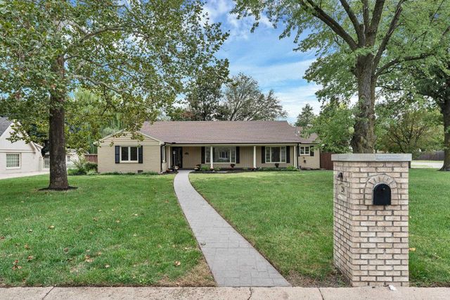 28 S Colonial Ct, Eastborough, KS 67207