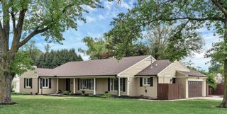 28 S Colonial Ct, Eastborough, KS 67207