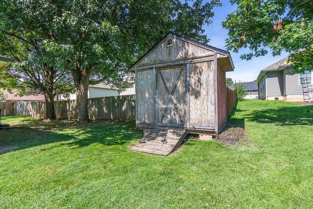 3283 N Nixon Avenue, Springfield, MO 65803