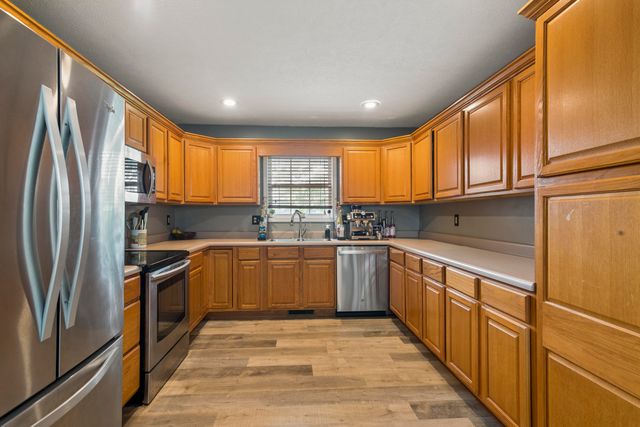 3283 N Nixon Avenue, Springfield, MO 65803