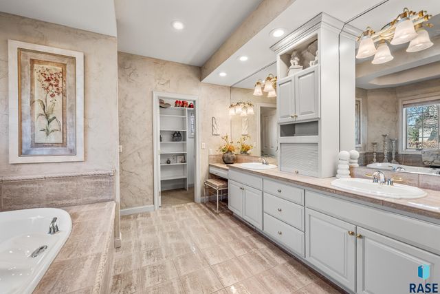 8516 E Willow Ridge Pl Place, Sioux Falls, SD 57110