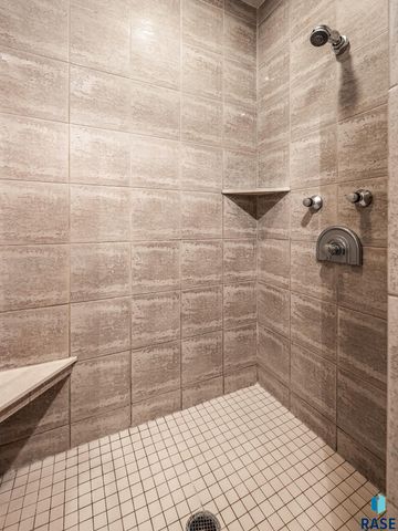 8516 E Willow Ridge Pl Place, Sioux Falls, SD 57110