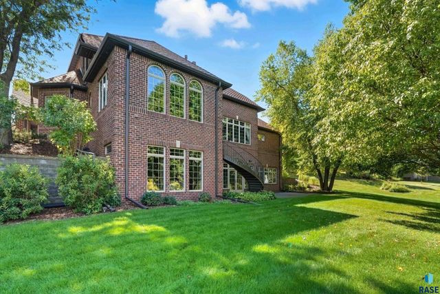 8516 E Willow Ridge Pl Place, Sioux Falls, SD 57110