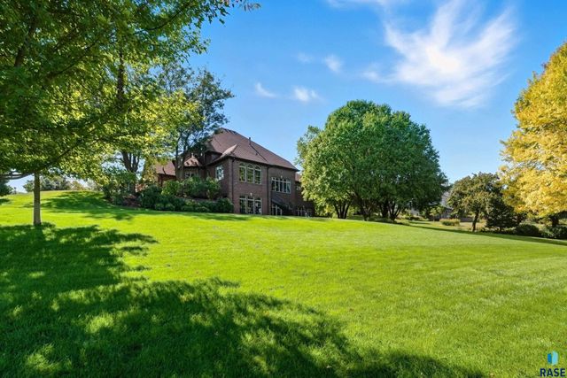 8516 E Willow Ridge Pl Place, Sioux Falls, SD 57110