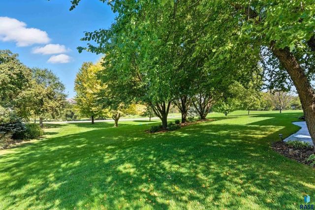 8516 E Willow Ridge Pl Place, Sioux Falls, SD 57110