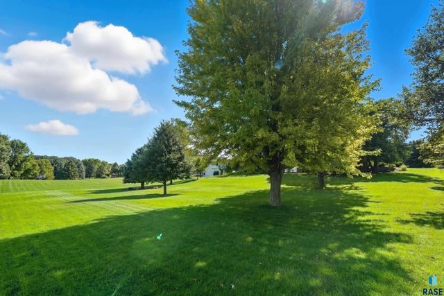 8516 E Willow Ridge Pl Place, Sioux Falls, SD 57110