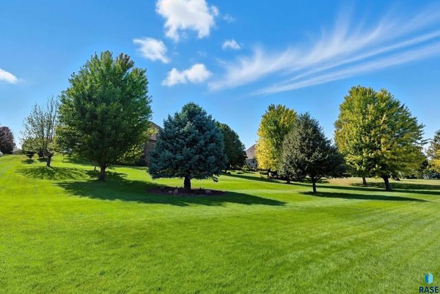 8516 E Willow Ridge Pl Place, Sioux Falls, SD 57110