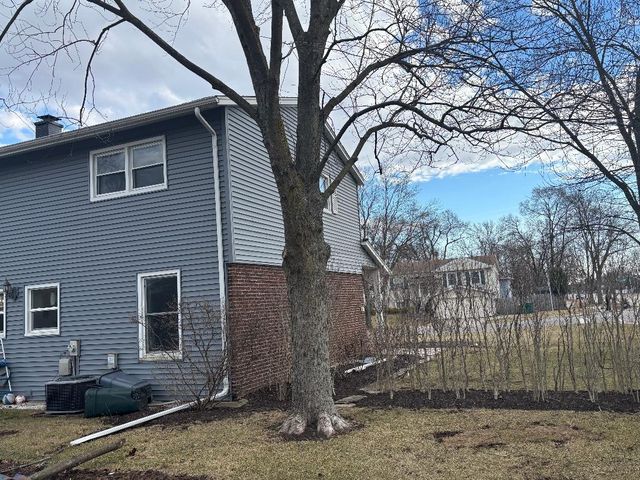 22 University Drive, Buffalo Grove, IL 60089