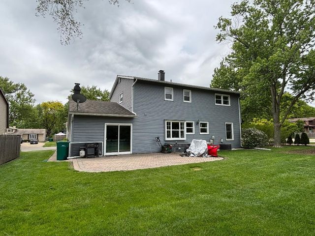 22 University Drive, Buffalo Grove, IL 60089