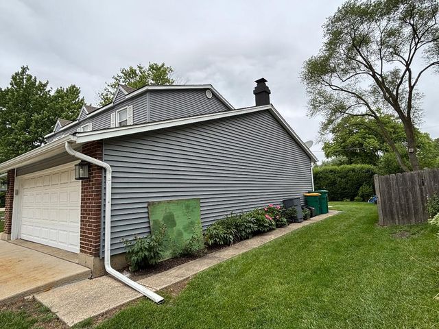 22 University Drive, Buffalo Grove, IL 60089