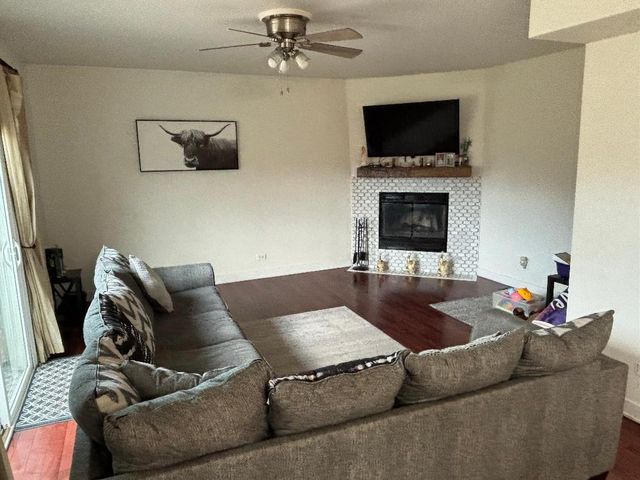 22 University Drive, Buffalo Grove, IL 60089