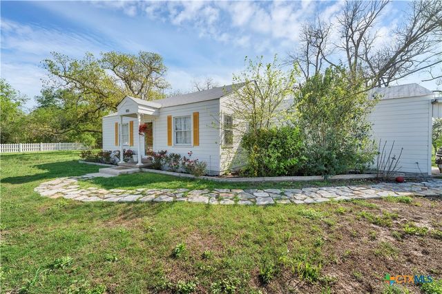 105 NW RIVER Road, Martindale, TX 78655