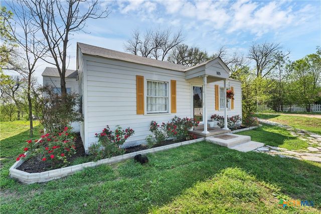 105 NW RIVER Road, Martindale, TX 78655