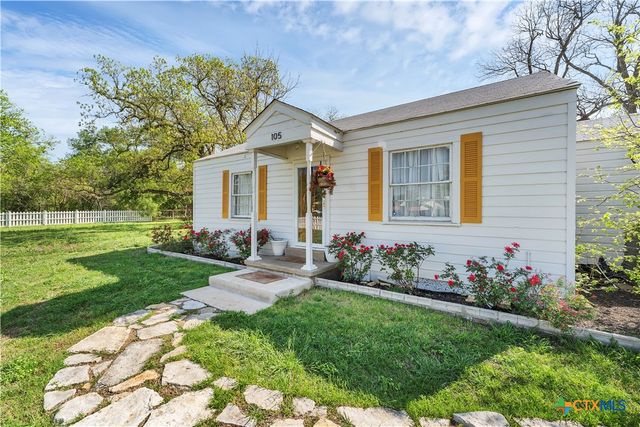 105 NW RIVER Road, Martindale, TX 78655
