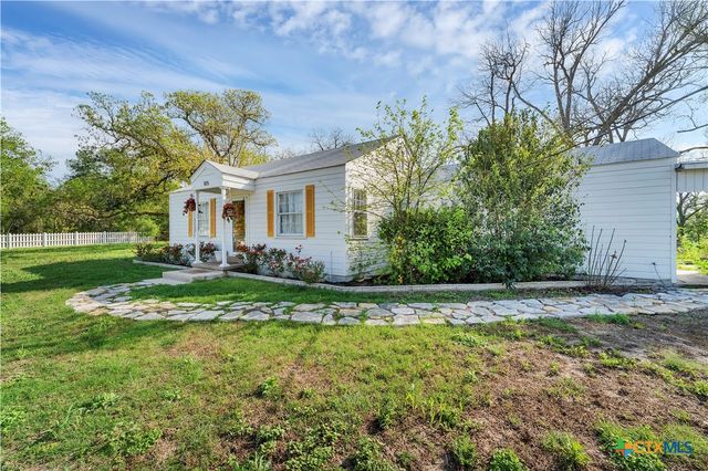 105 NW RIVER Road, Martindale, TX 78655