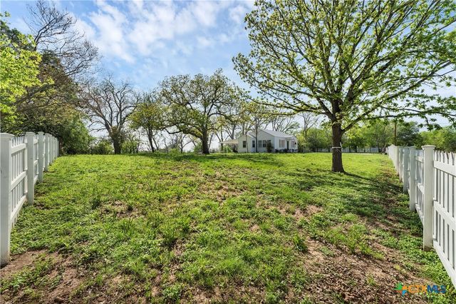 105 NW RIVER Road, Martindale, TX 78655