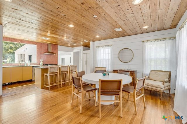 105 NW RIVER Road, Martindale, TX 78655
