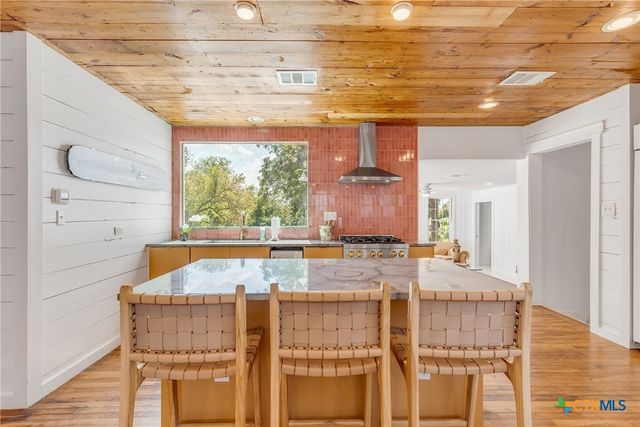 105 NW RIVER Road, Martindale, TX 78655