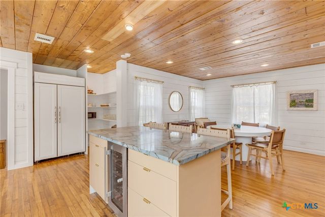 105 NW RIVER Road, Martindale, TX 78655