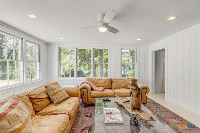 105 NW RIVER Road, Martindale, TX 78655