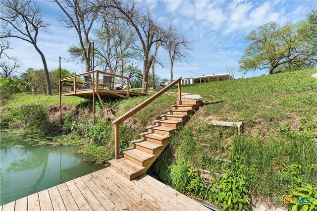 105 NW RIVER Road, Martindale, TX 78655