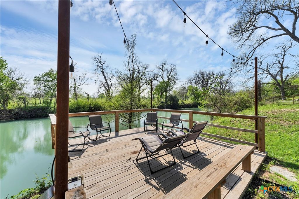 105 NW RIVER Road, Martindale, TX 78655