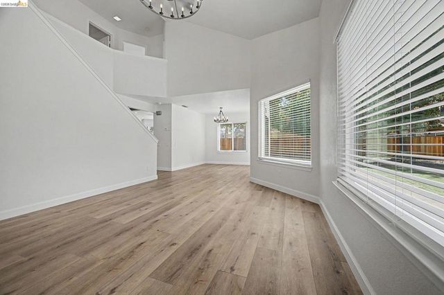 38 Nightingale Ct, Oakley, CA 94561