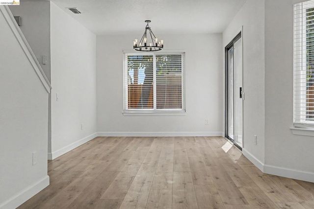 38 Nightingale Ct, Oakley, CA 94561