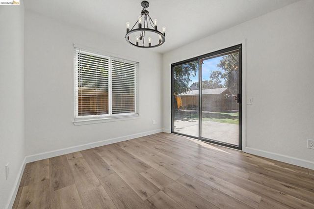 38 Nightingale Ct, Oakley, CA 94561