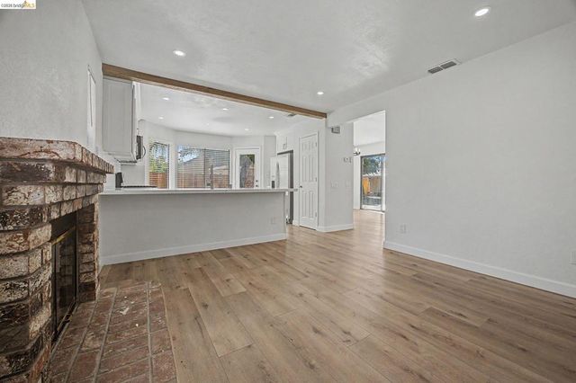 38 Nightingale Ct, Oakley, CA 94561