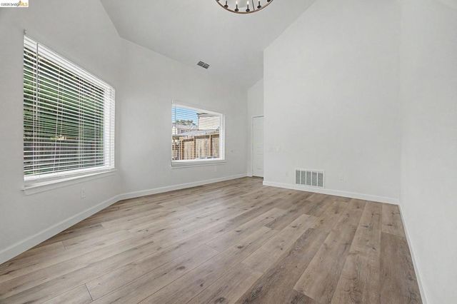 38 Nightingale Ct, Oakley, CA 94561