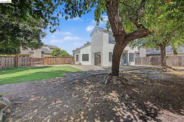 38 Nightingale Ct, Oakley, CA 94561