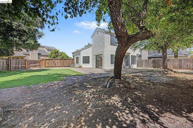 38 Nightingale Ct, Oakley, CA 94561