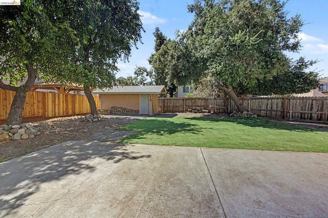38 Nightingale Ct, Oakley, CA 94561